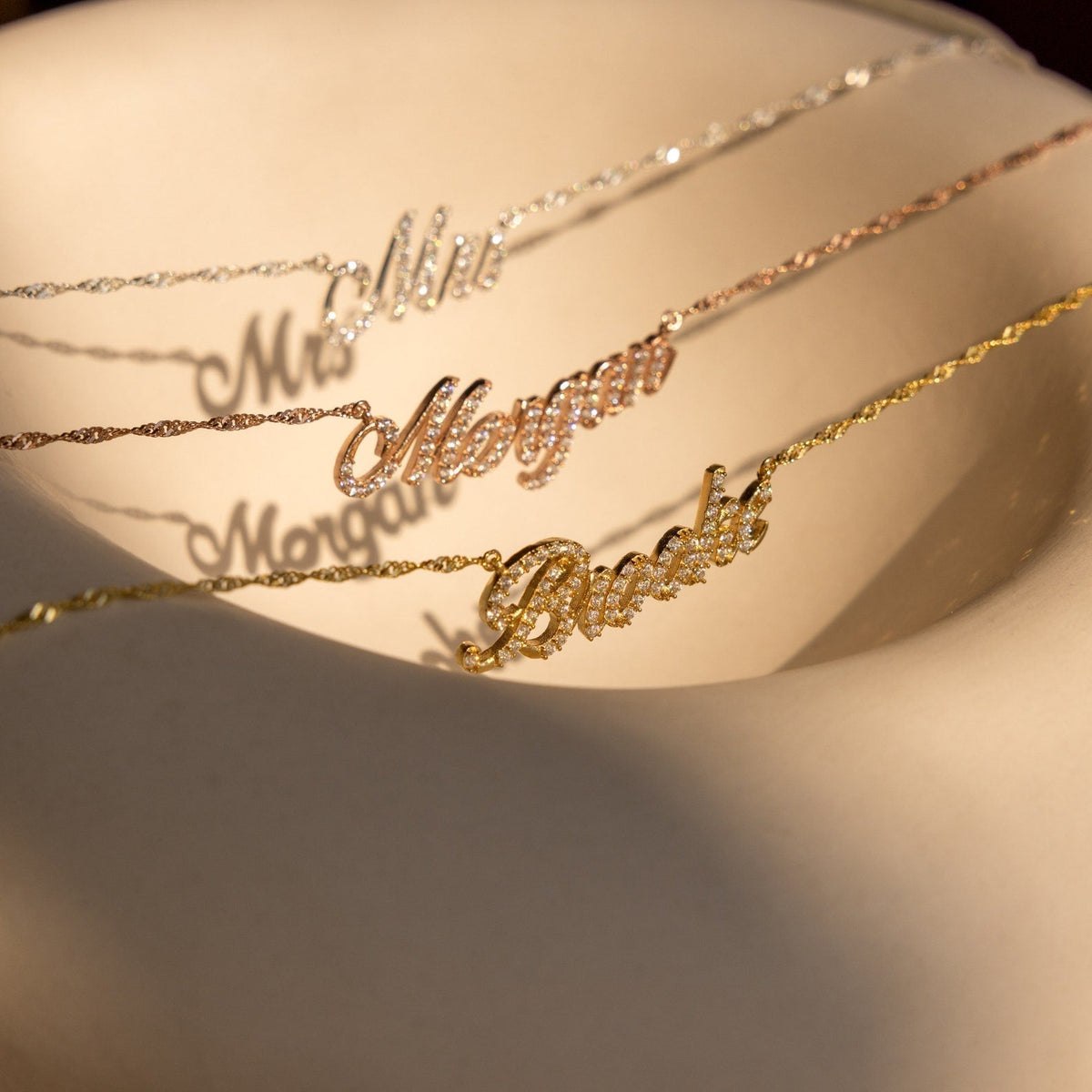 Claire – Colar com nome Pavé Brilhante