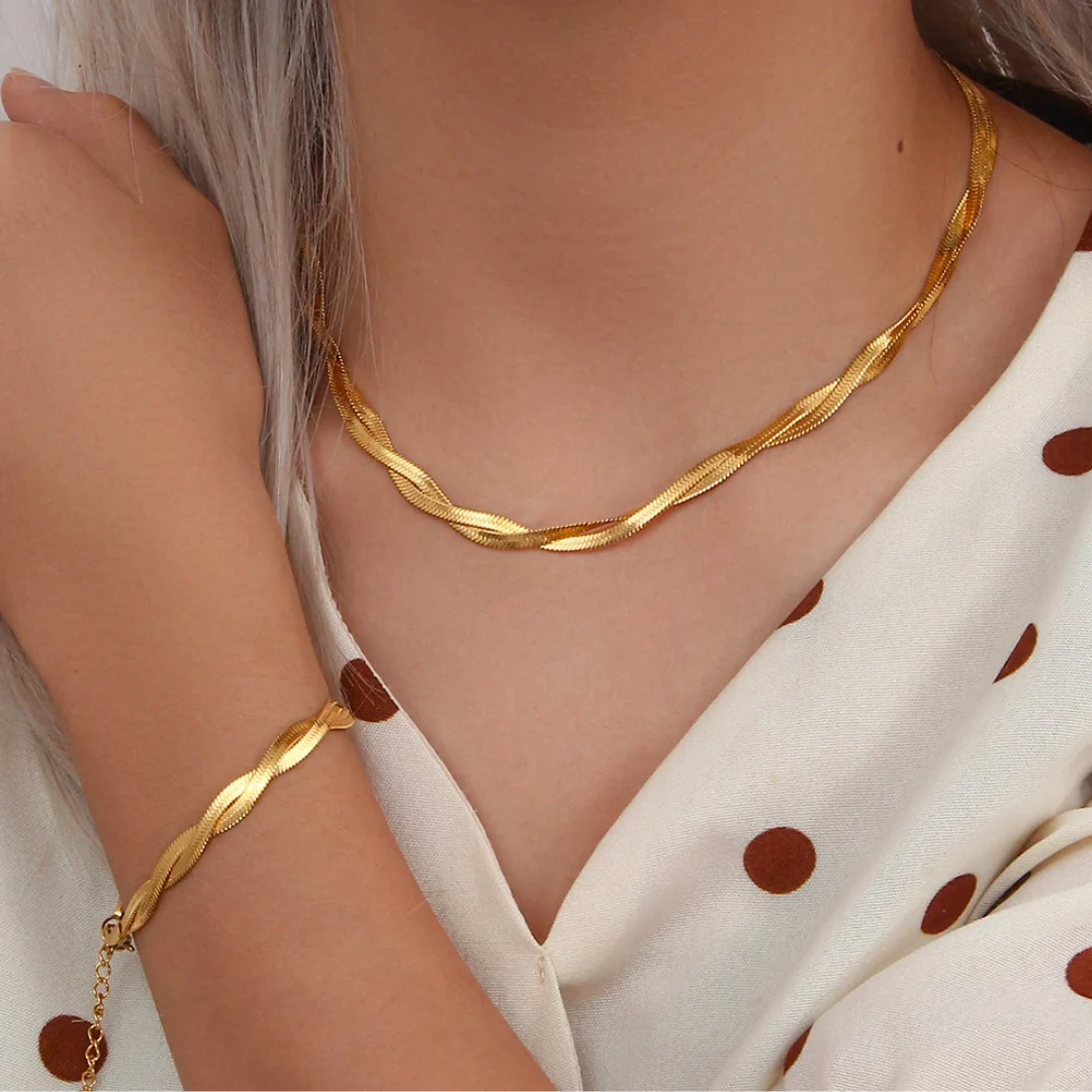Alina – Conjunto elegante de colar e pulseira dourados entrelaçados