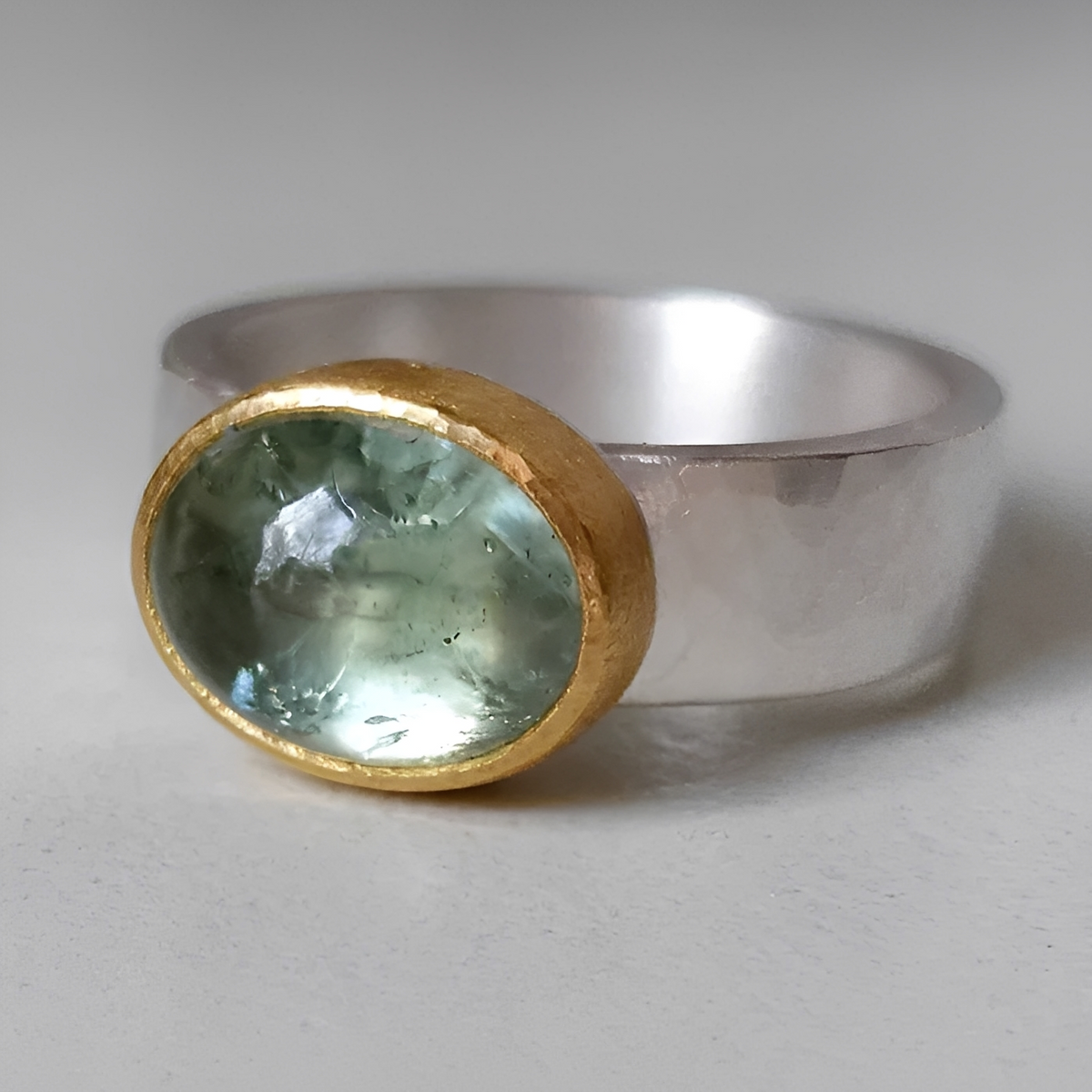 Selma – Bague vintage com pedra verde redonda
