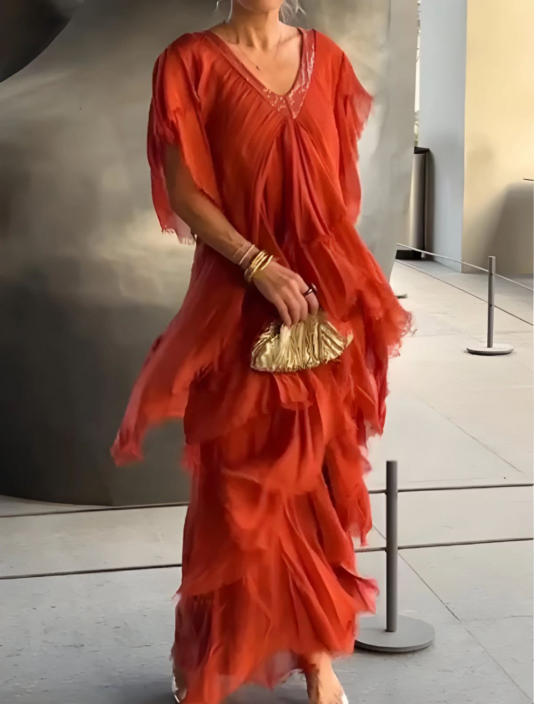 Riza - Vestido Plissado com Decote em V e Fluxo