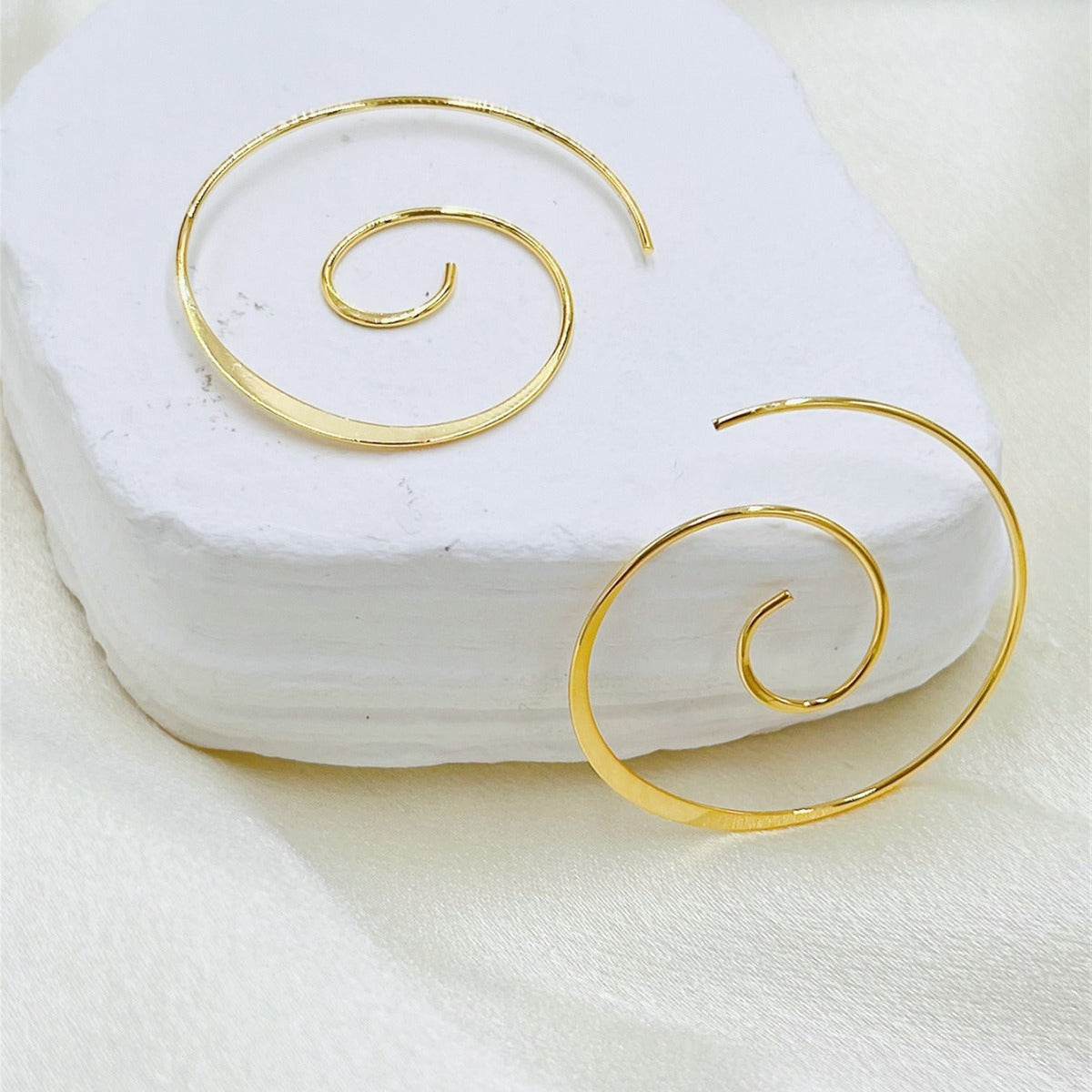 Yara – Brincos espirais boho