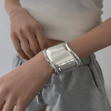 Daria – Bracelete grande em metal