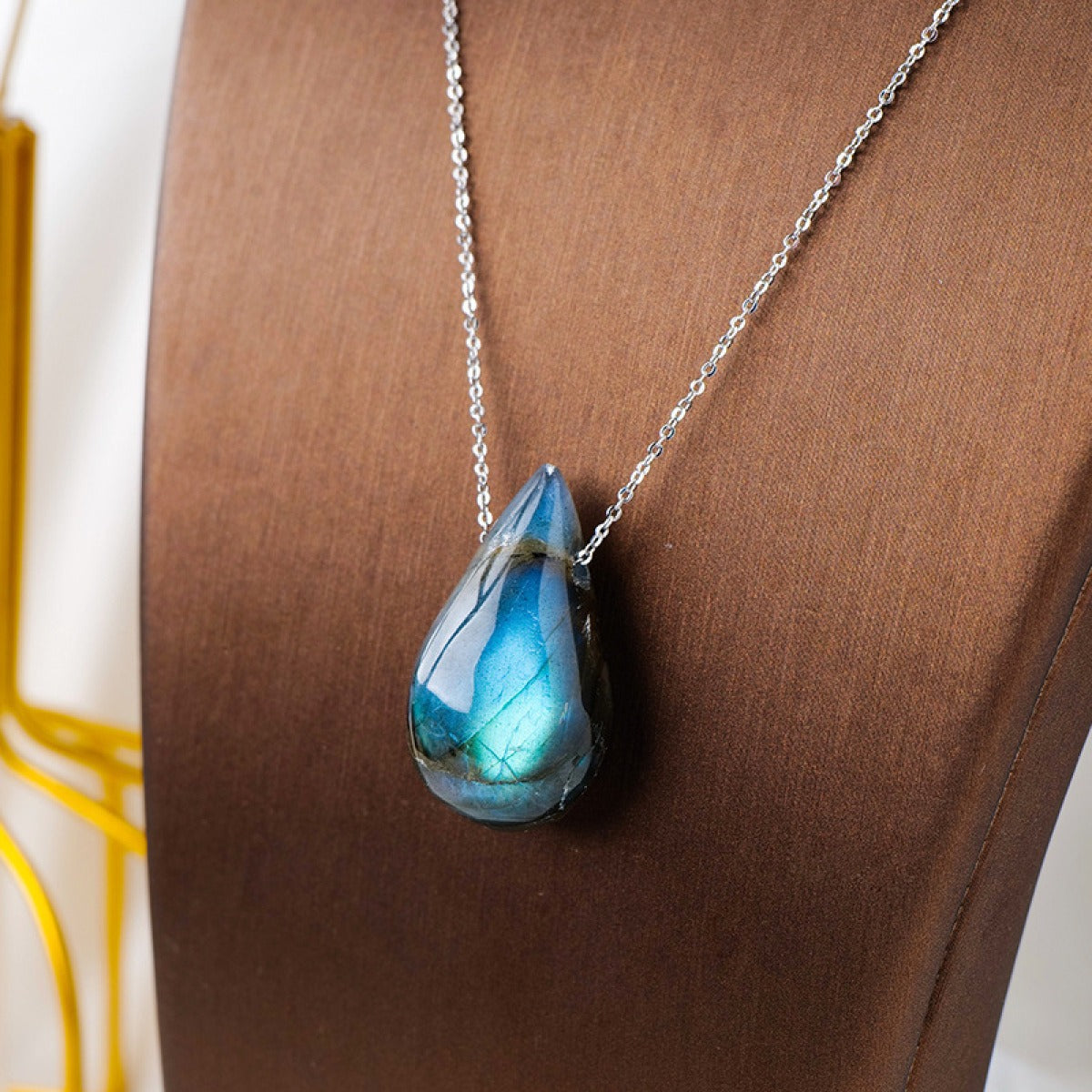 Clara – Colar Lagoon em labradorite