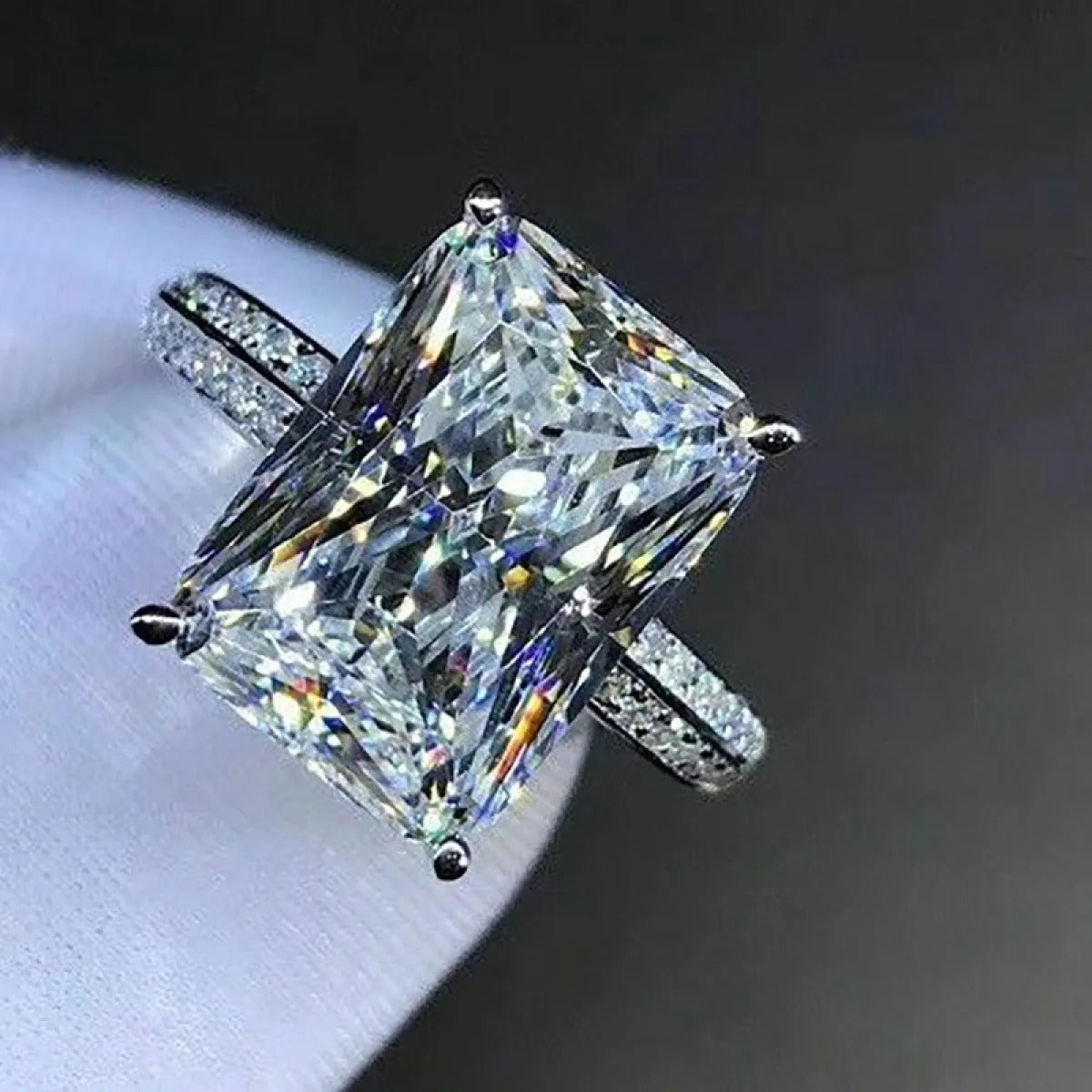 Jade – Bague de grande tamanho ao design brilhante