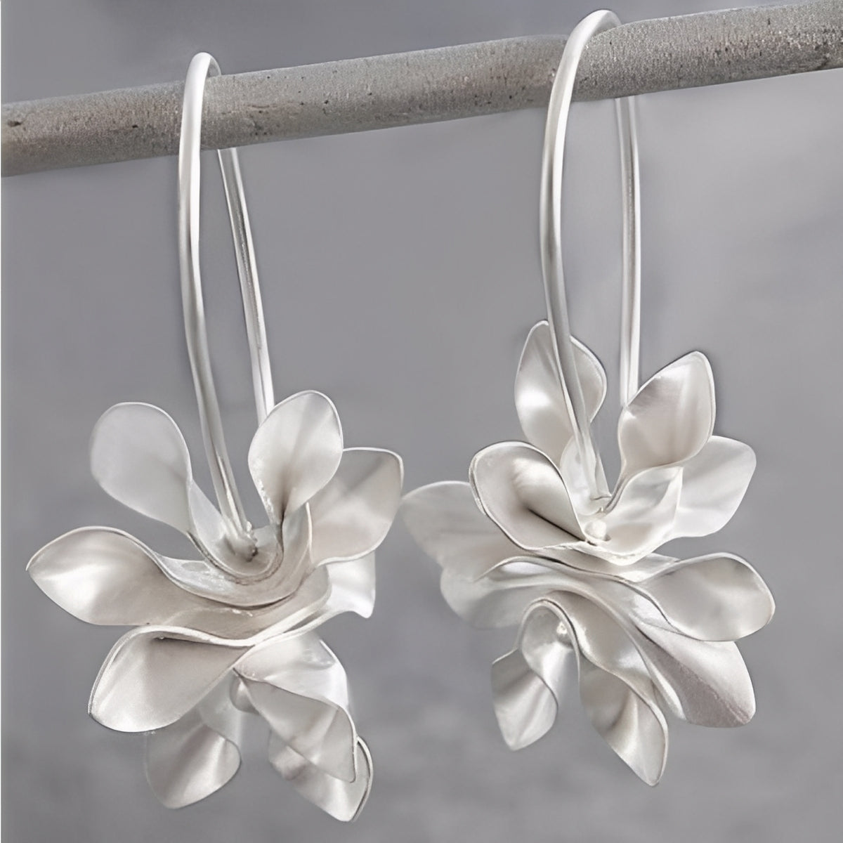 Chary – Boucles d'oreilles vintage em flores prateadas