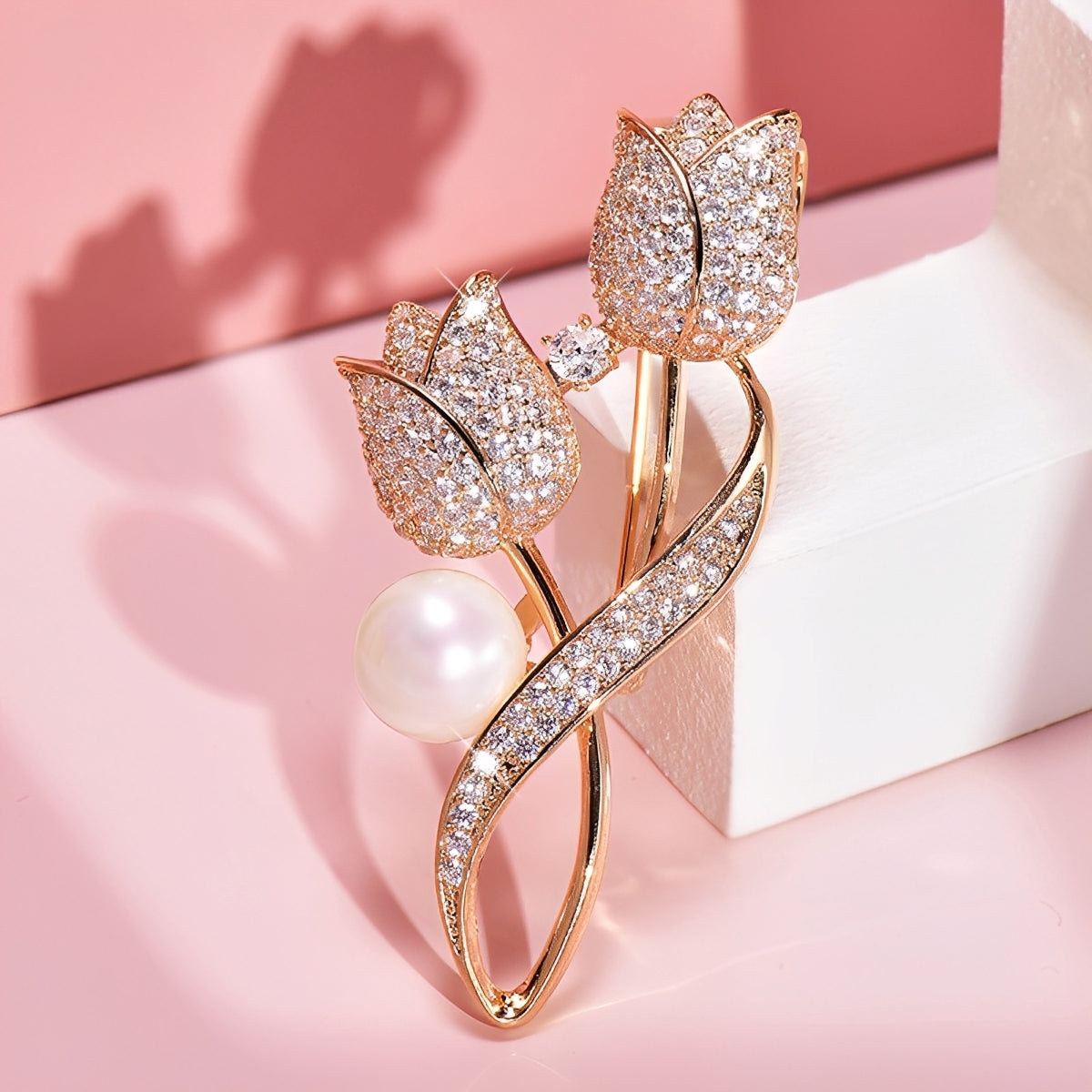 Jackie – Broche tulipe elegante