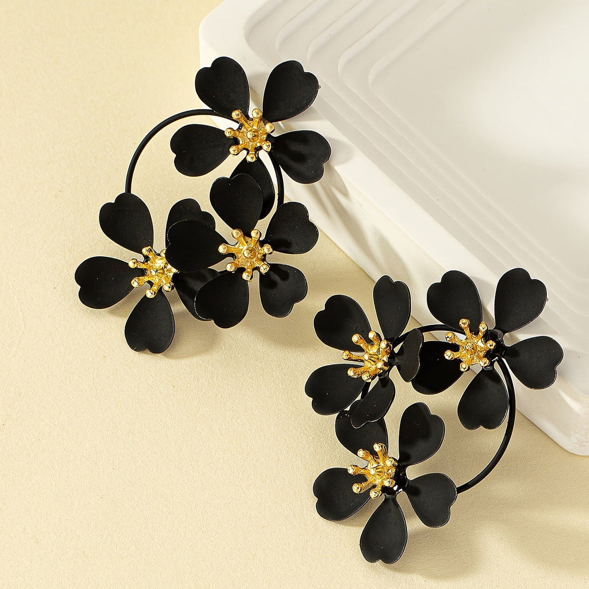 Noelia – Brincos pendentes vintage de flor negra