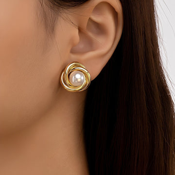Krisna – Brincos elegantes em ouro com pérolas