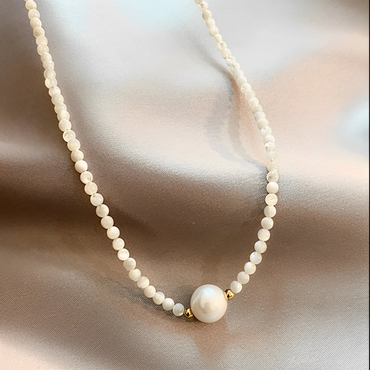 Claire – Colar elegante em pérolas