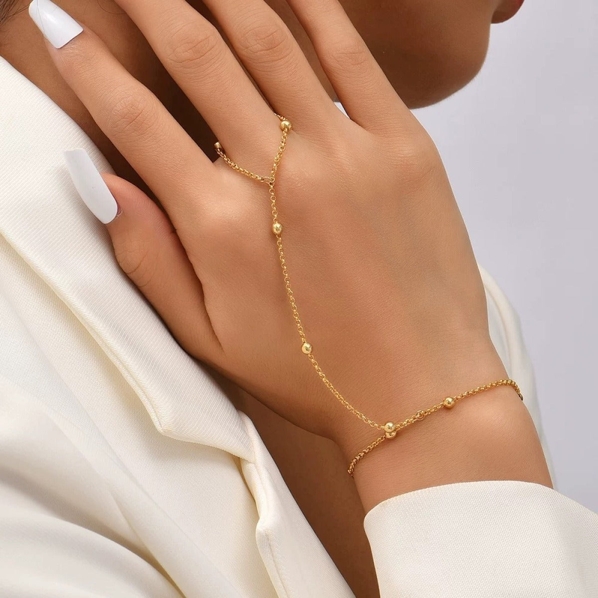 Lisa – Bracelete corrente de pérolas e luvas