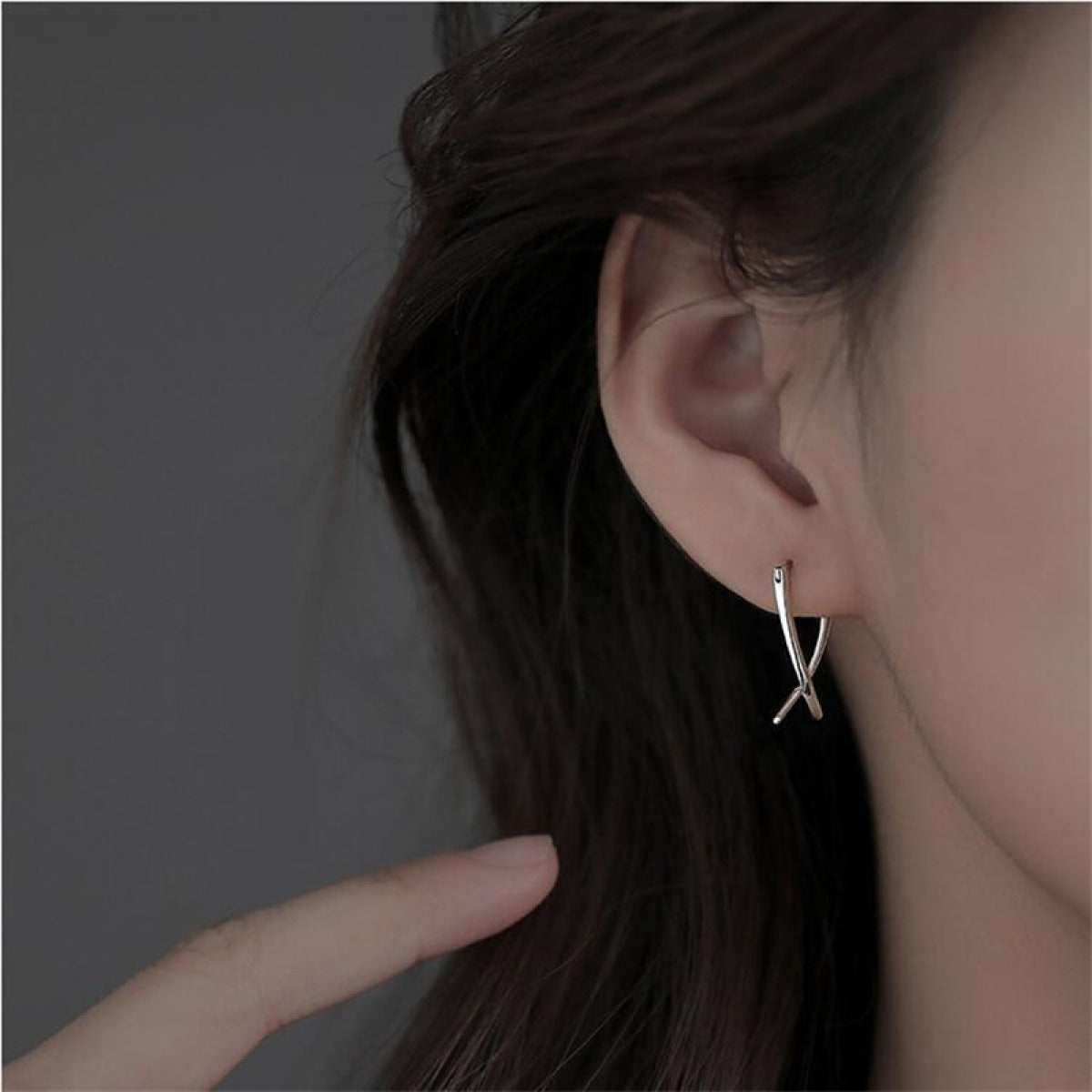 Emilie – Brincos Elegantes com Linhas Cruzadas