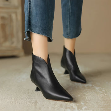 Samira - Botas Curtas com Salto Elegantes