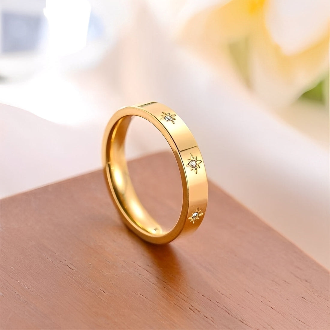 Nova – Bague dourada com estrelas brilhantes