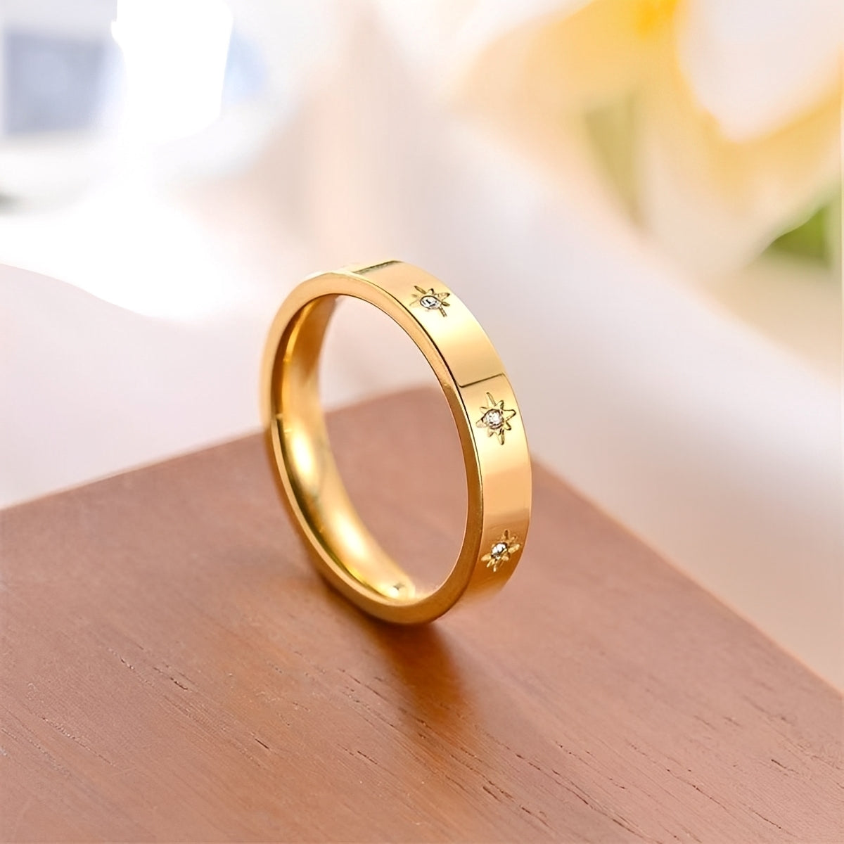 Nova – Bague dourada com estrelas brilhantes