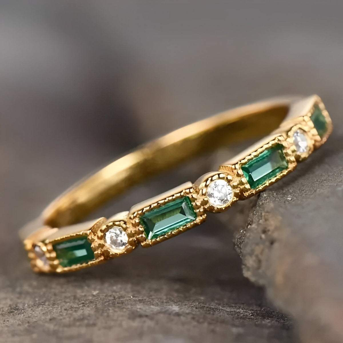 Sana – Bague vintage verde ao design sertido