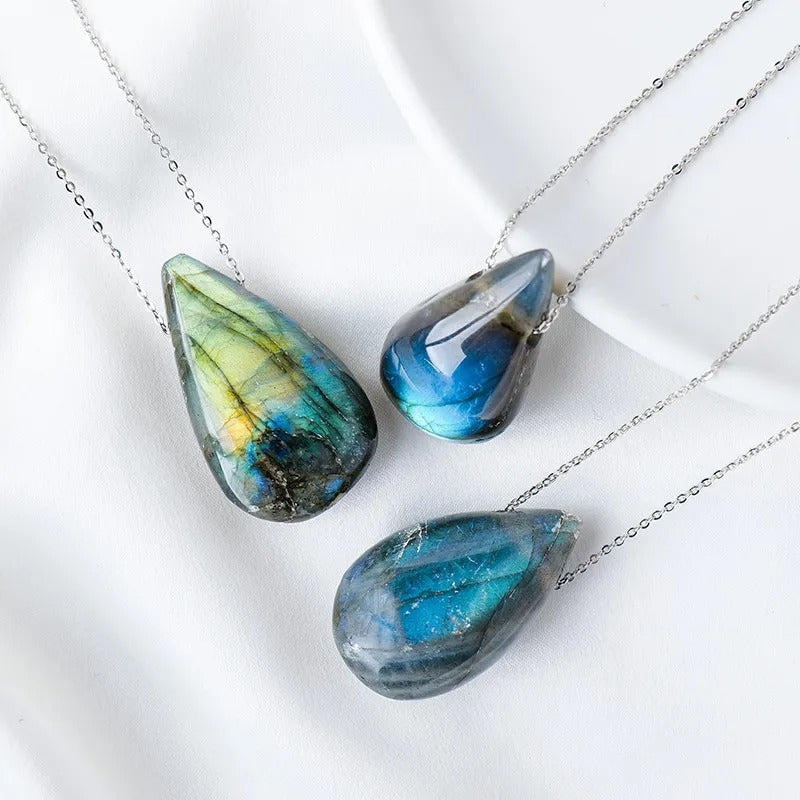 Clara – Colar Lagoon em labradorite