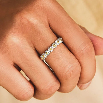 Dahliana – Bague Marguerite em Prata Ajustável e Email Pintado à Mão