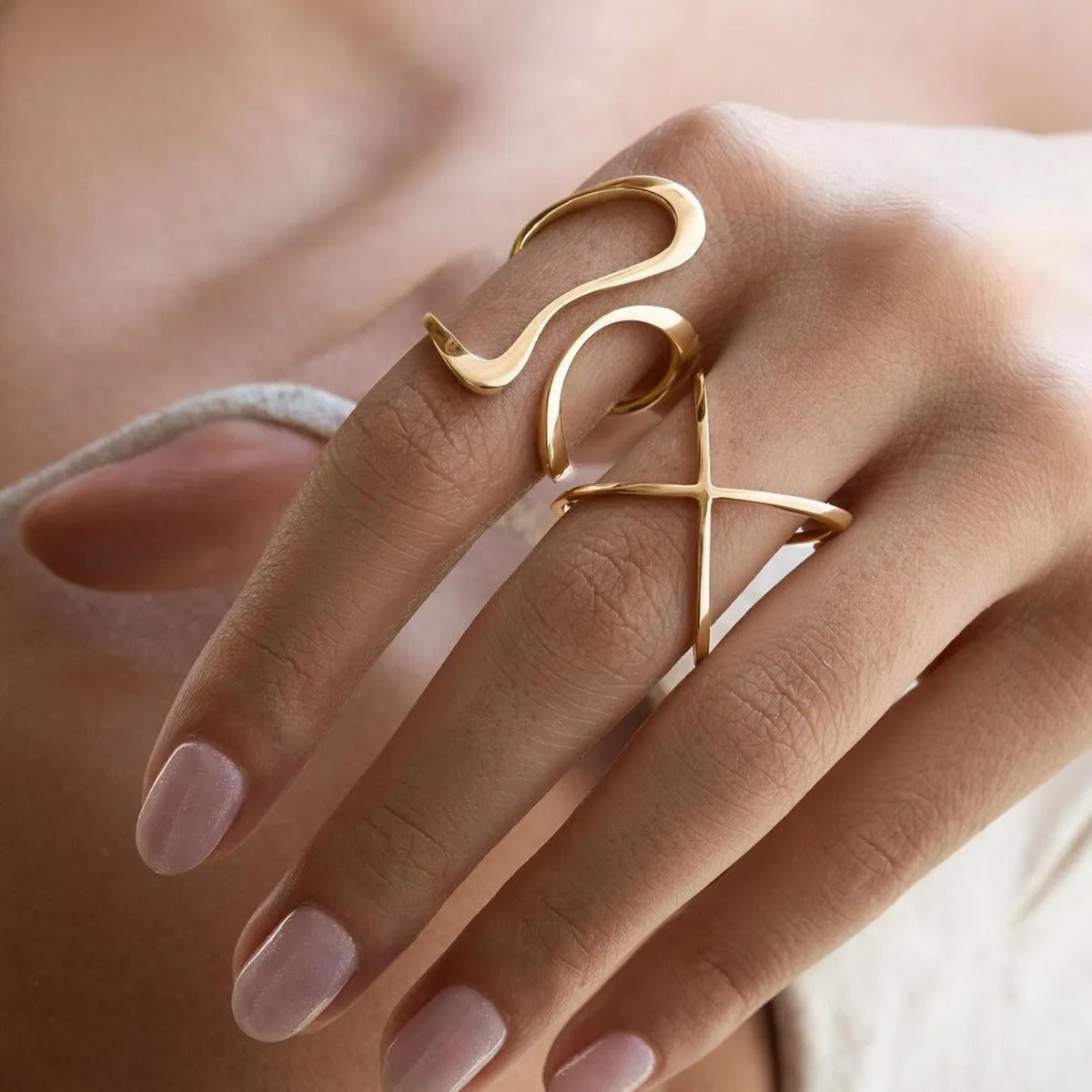Dori – Bague espiral irregular dourada aberta