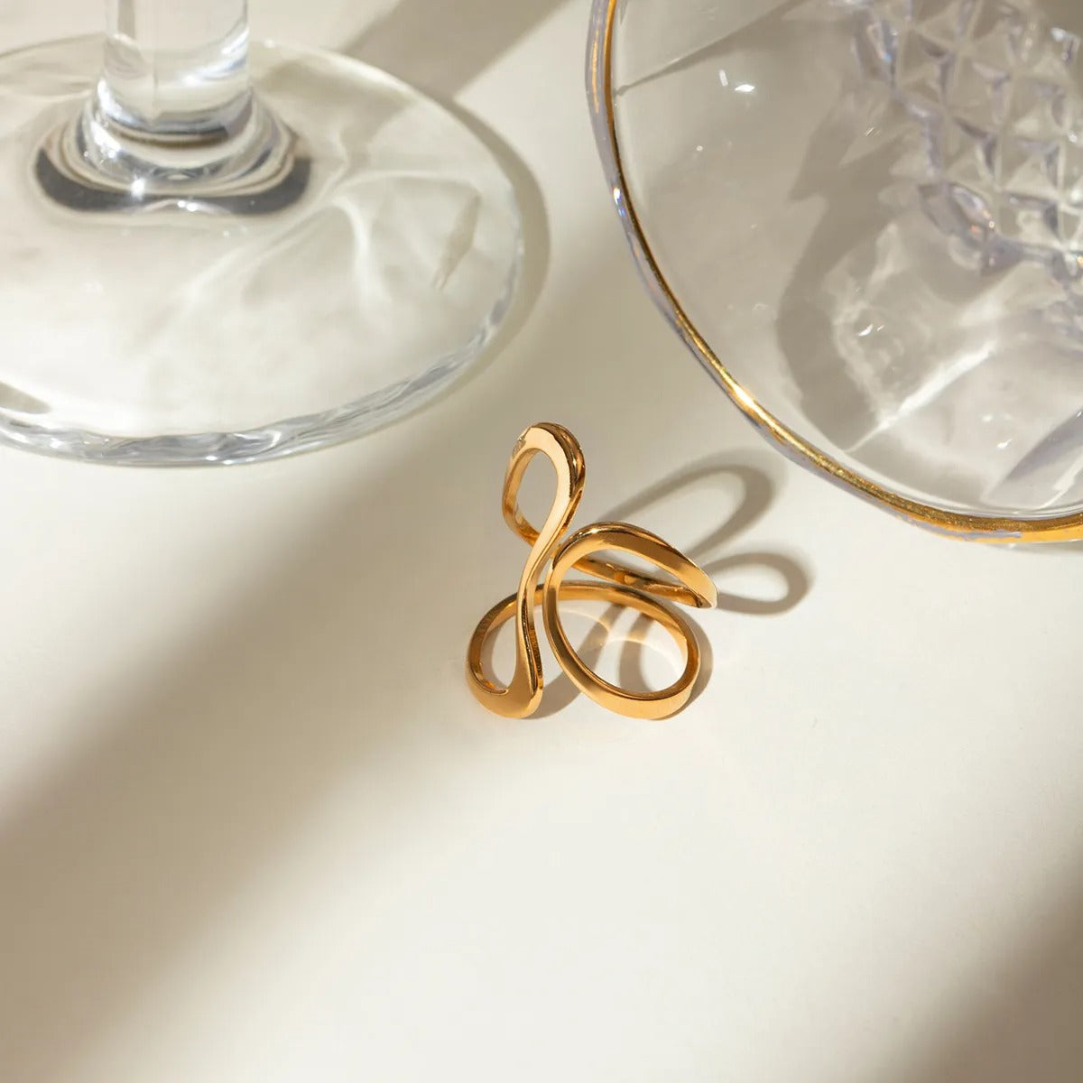 Dori – Bague espiral irregular dourada aberta