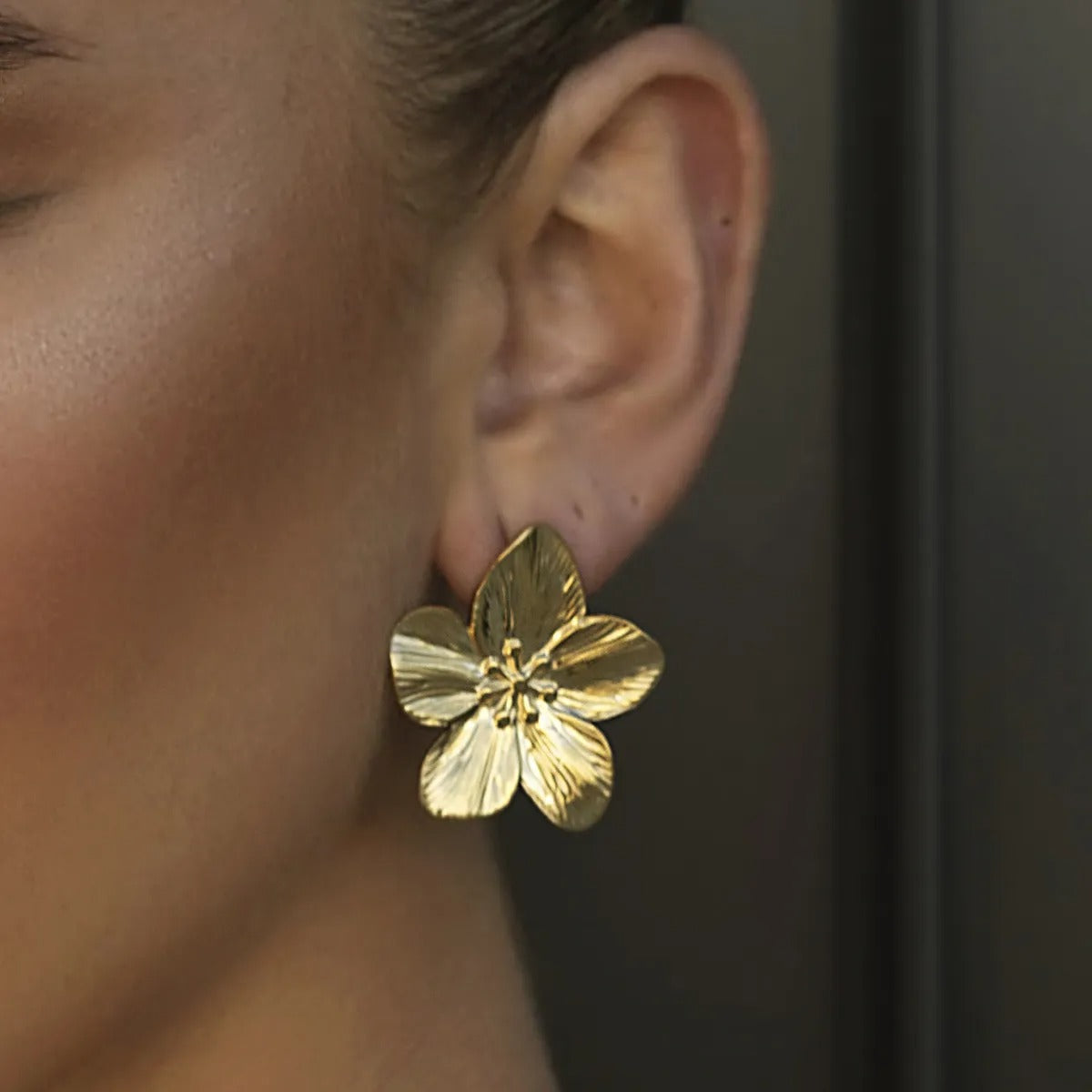 Rianne – Brincos flor em ouro