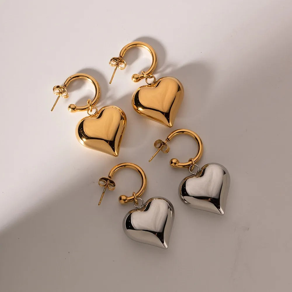 Liza – Brincos pendentes em forma de coração dourados