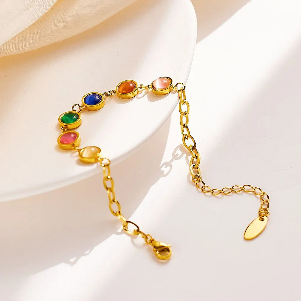 Maisie – Bracelete Dourado com Pedra Colorida
