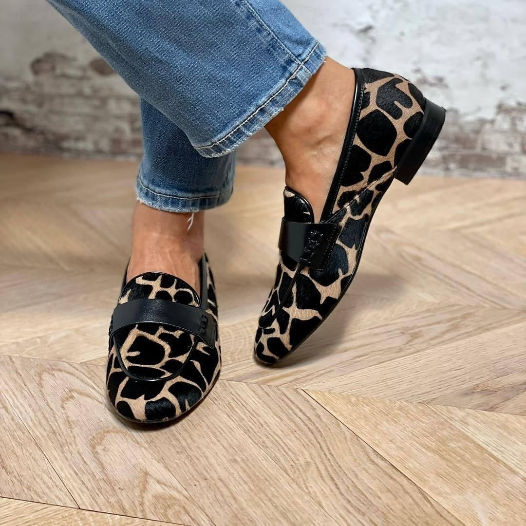 Katherina - Loafer feminino com detalhes pretos