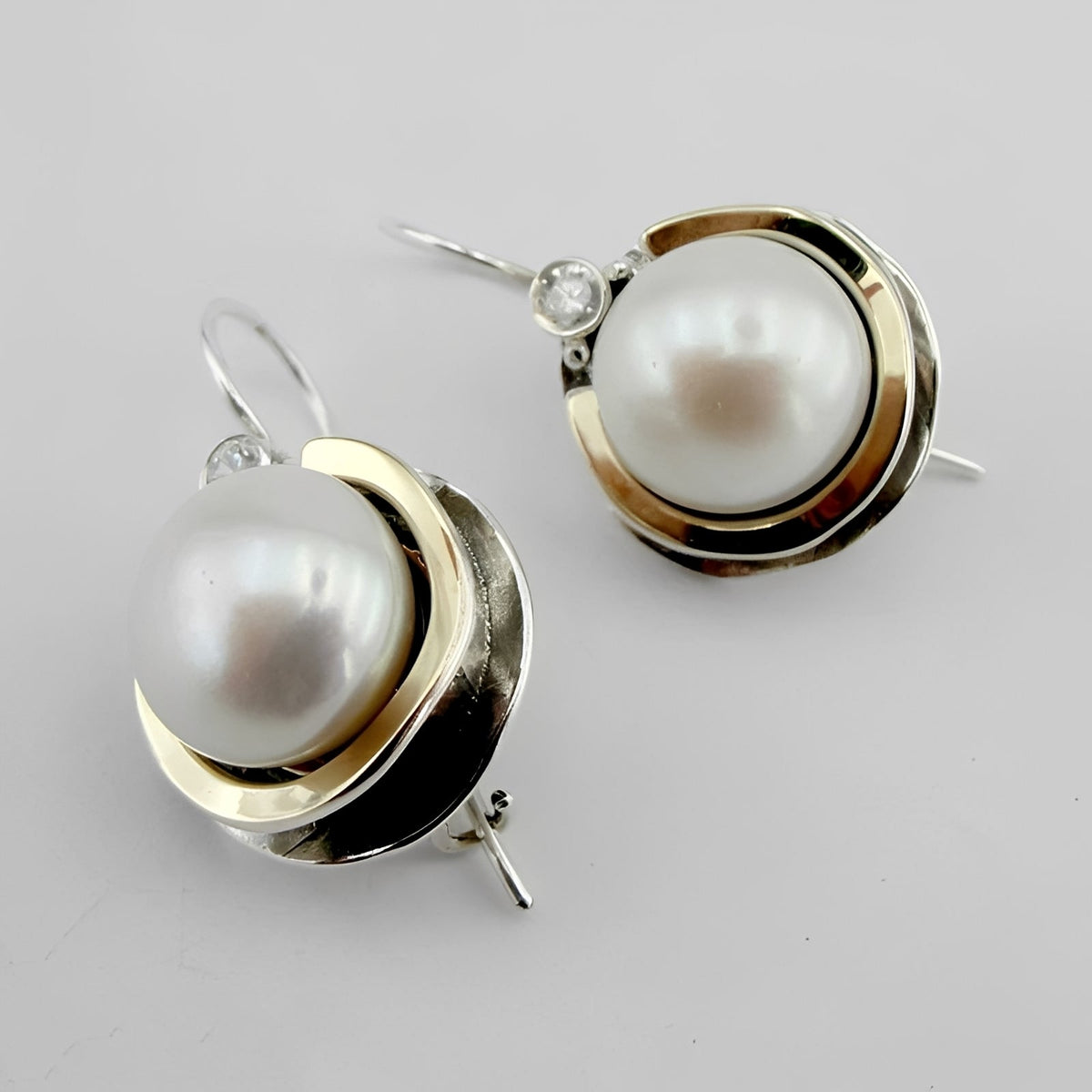Helena – Brincos vintage com pérolas redondas