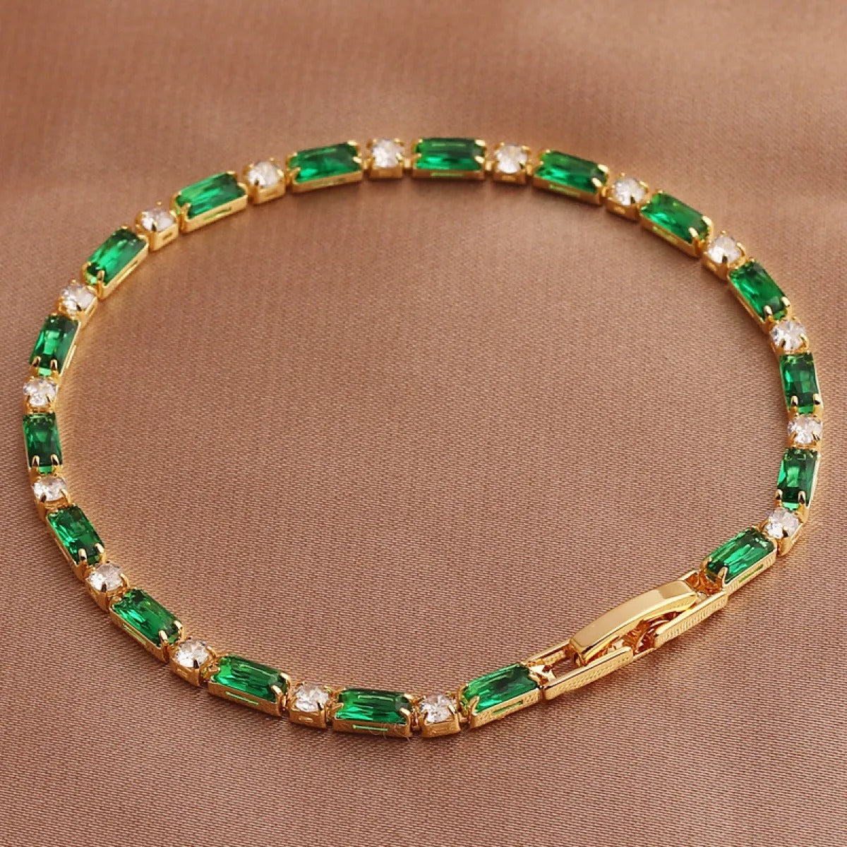 Miralyn – Bracelete Dourado Refinado