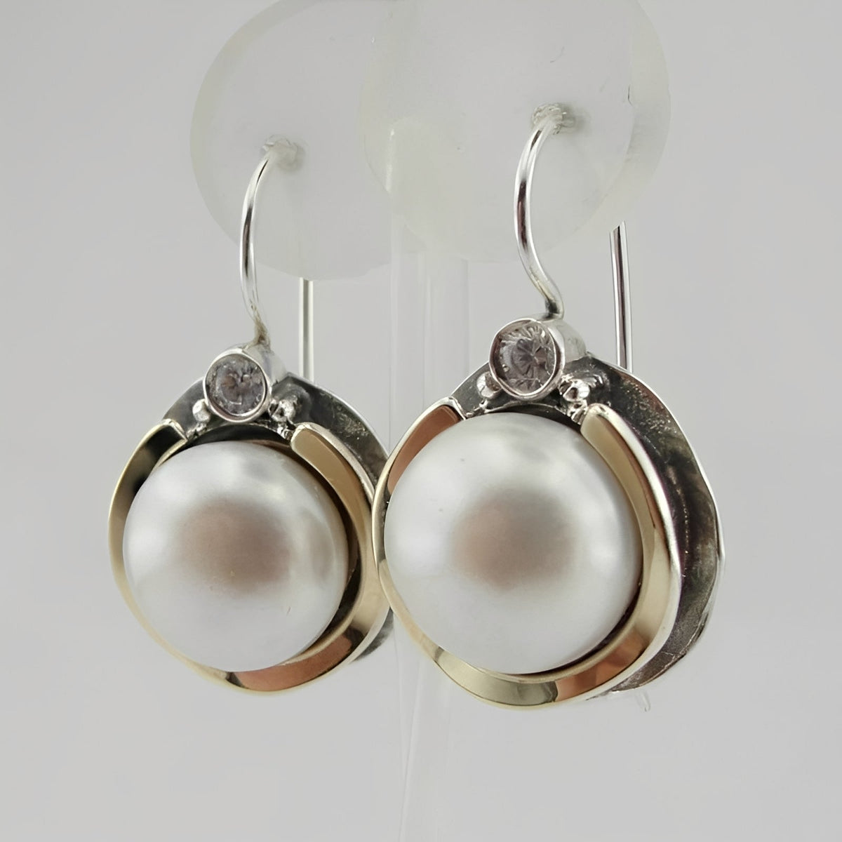 Helena – Brincos vintage com pérolas redondas
