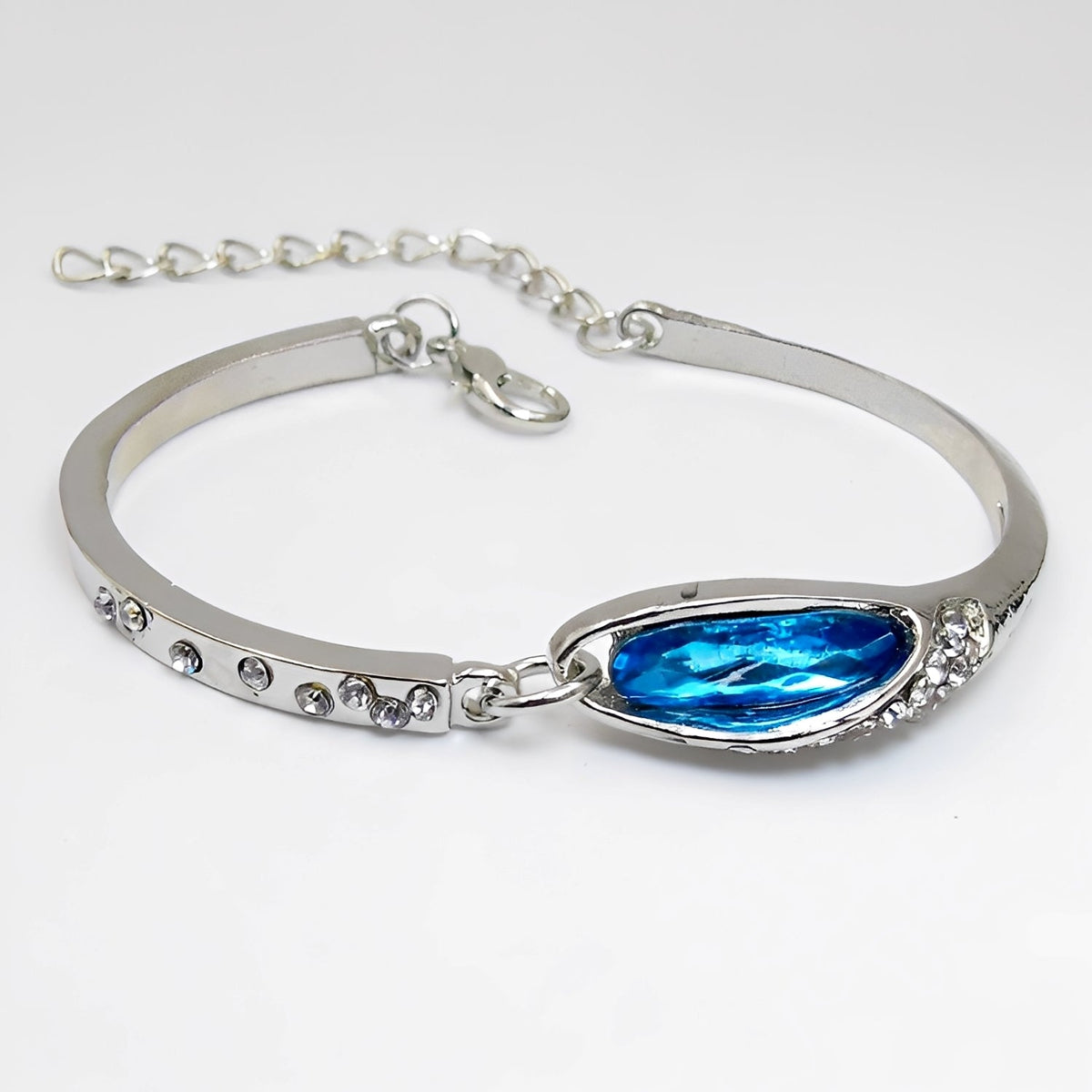 Miku – Bracelet elegante ornado com safiras