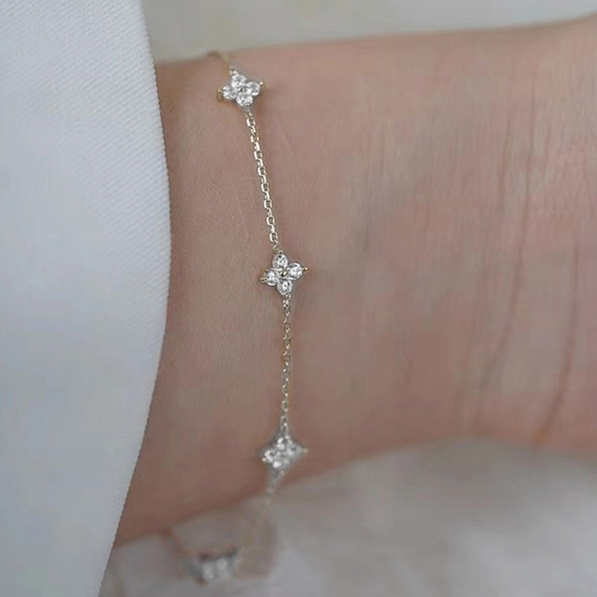 Soline – Bracelete corrente com detalhes brilhantes