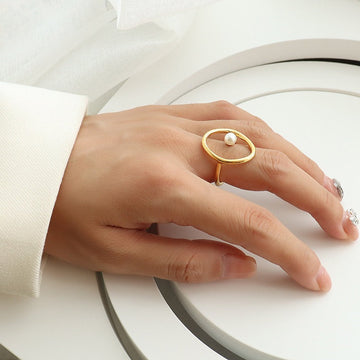 Rana – Bague em ouro com pérola de água doce oval