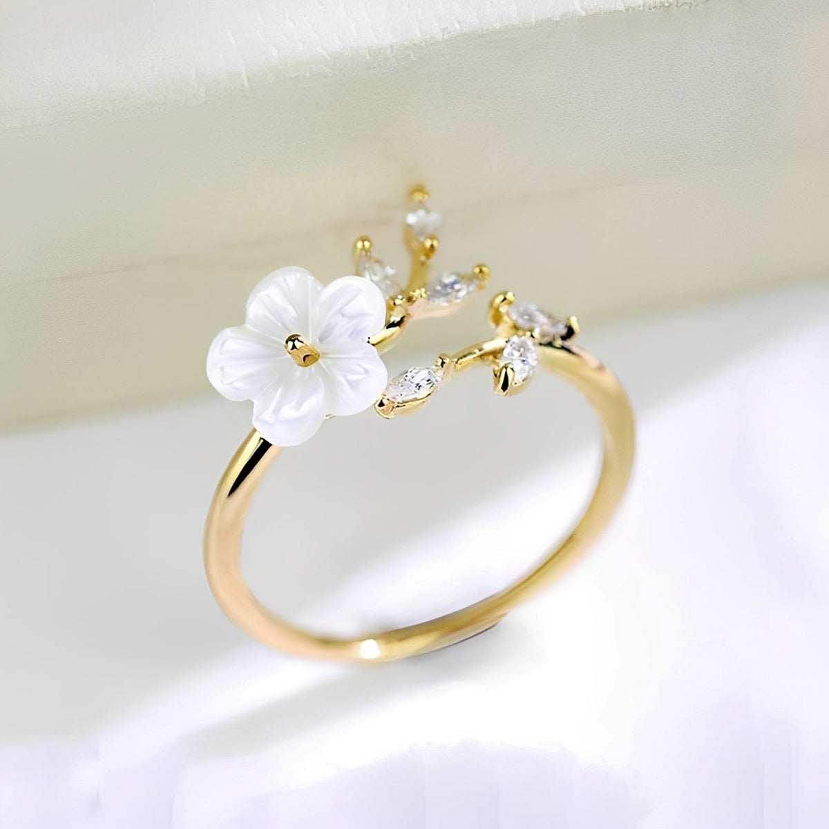 Mayla – Bague floral com flores brancas