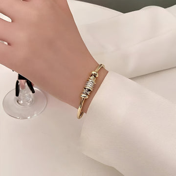 Amalia – Bracelete ajustável com charms dourados