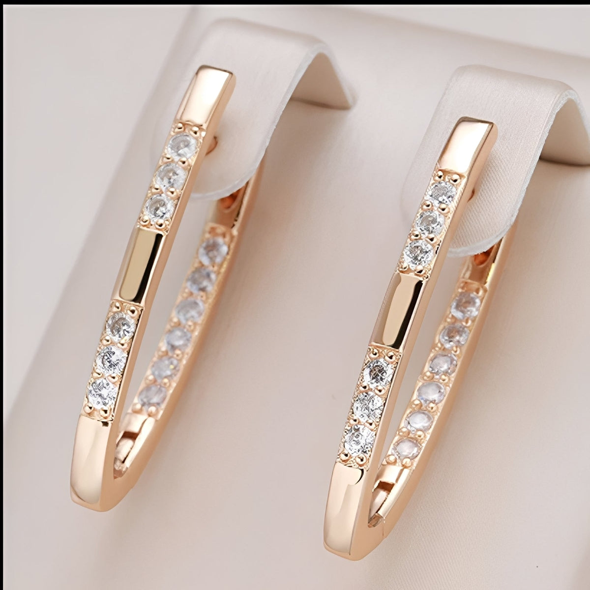 Cleah – Brincos elegantes e brilhantes