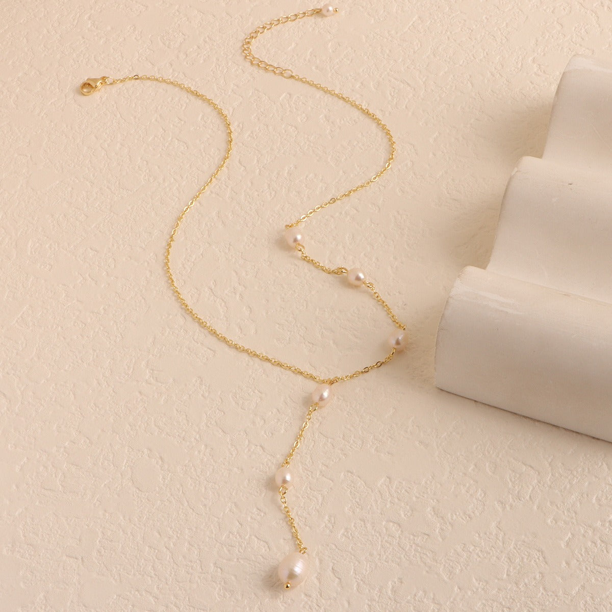 Kayla – Colar vintage com pendente em pérolas