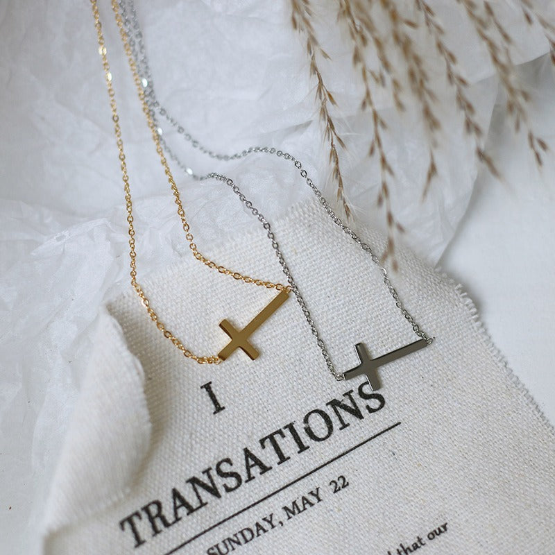 Nelly – Colar cruz minimalista em ouro