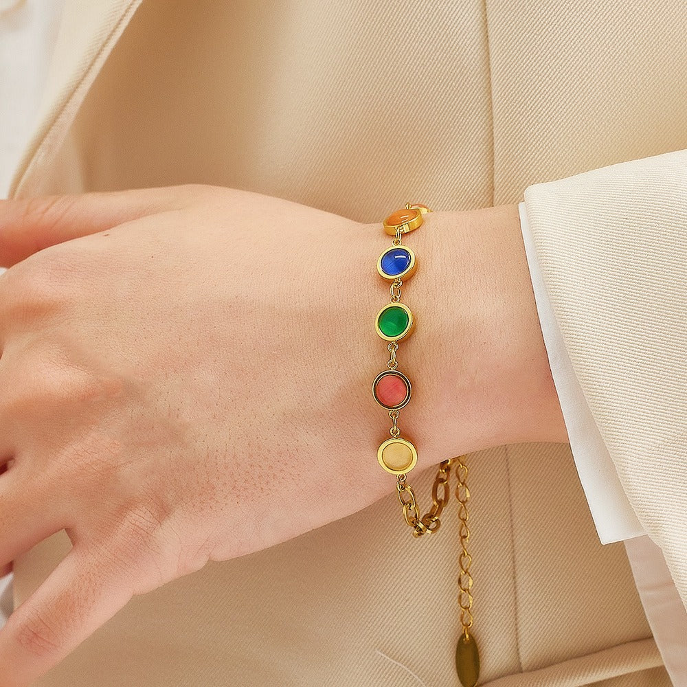 Maisie – Bracelete Dourado com Pedra Colorida