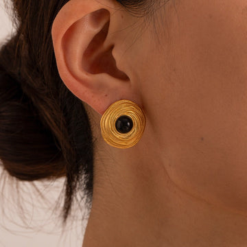 Carrie – Créoles douradas com onyx preto