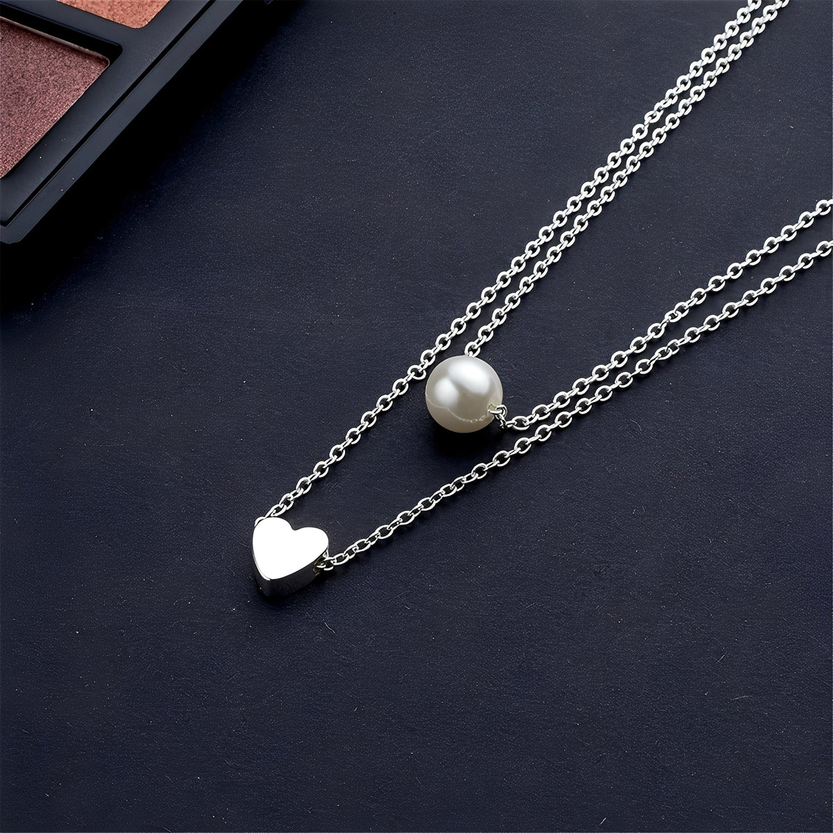 Julia – Colar Elegante de Pérolas e Corações