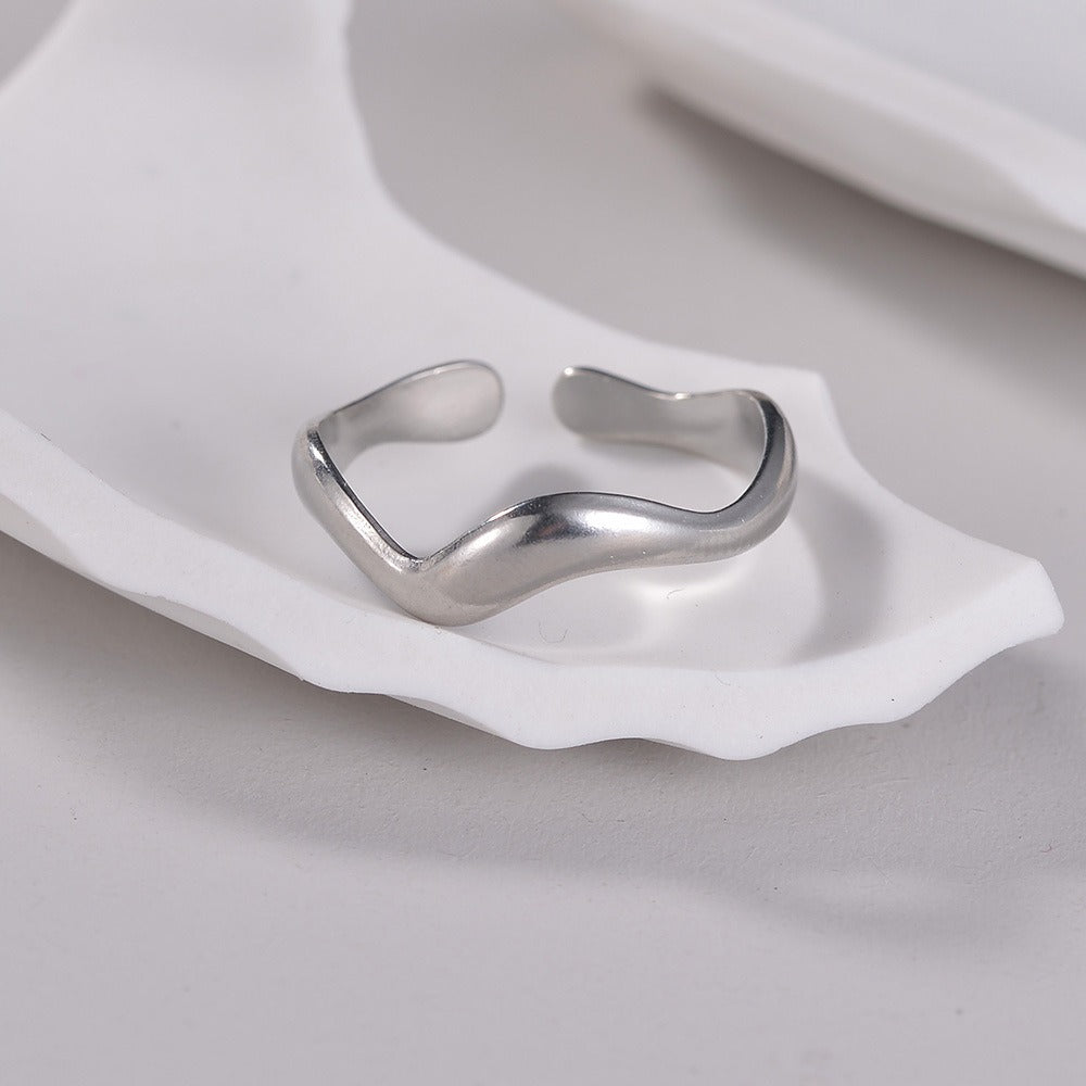 Theva – Bague aberta em forma de vagas de água