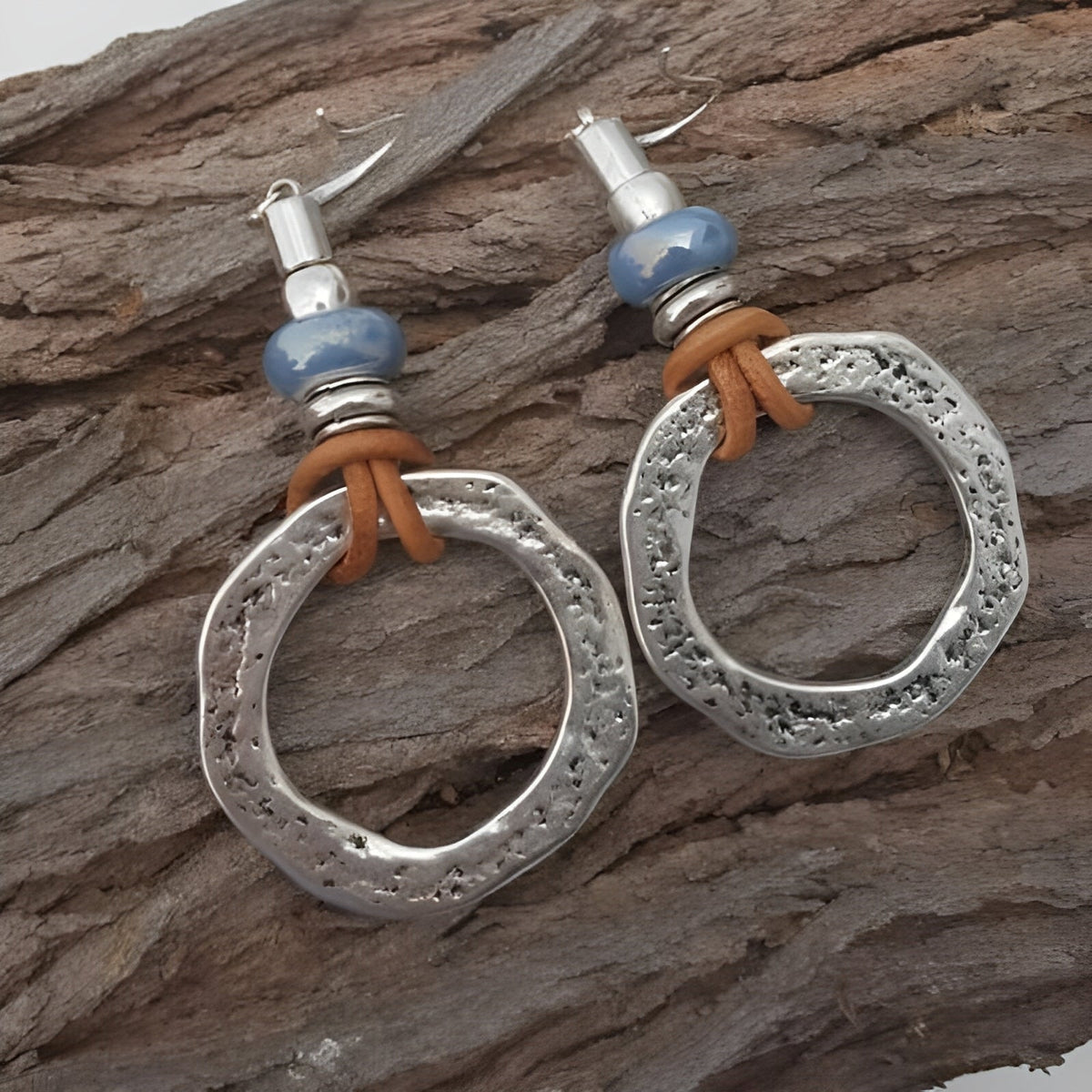 Mira – Brincos em círculo prateados de estilo boho-vintage