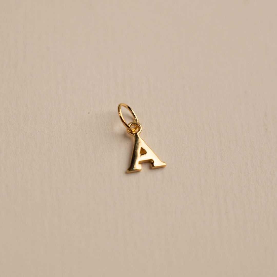 Sabrina - Pendente Letra em Ouro