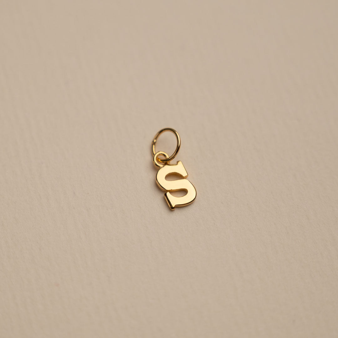 Sabrina - Pendente Letra em Ouro