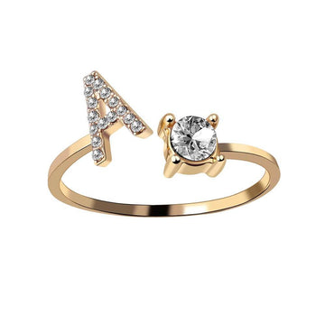 Nyla – Bague com inicial e detalhes brilhantes
