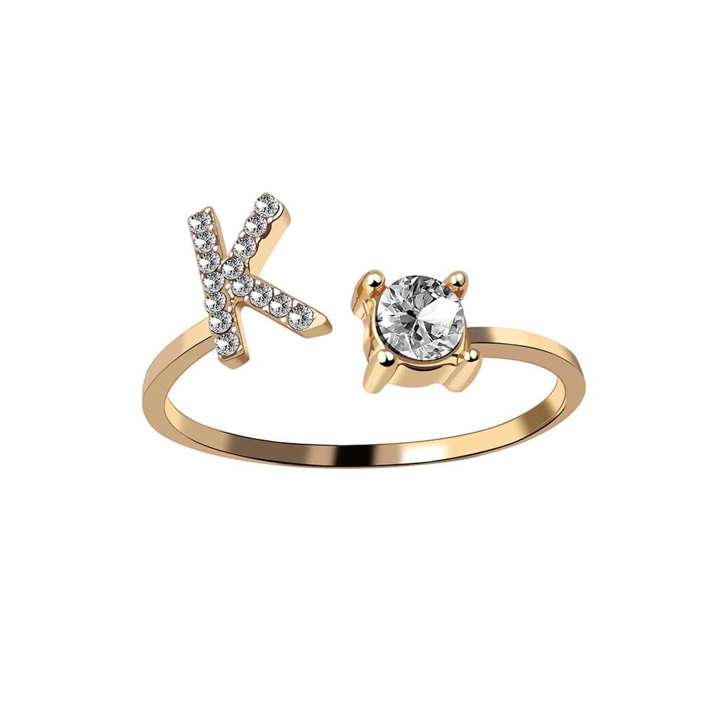 Nyla – Bague com inicial e detalhes brilhantes