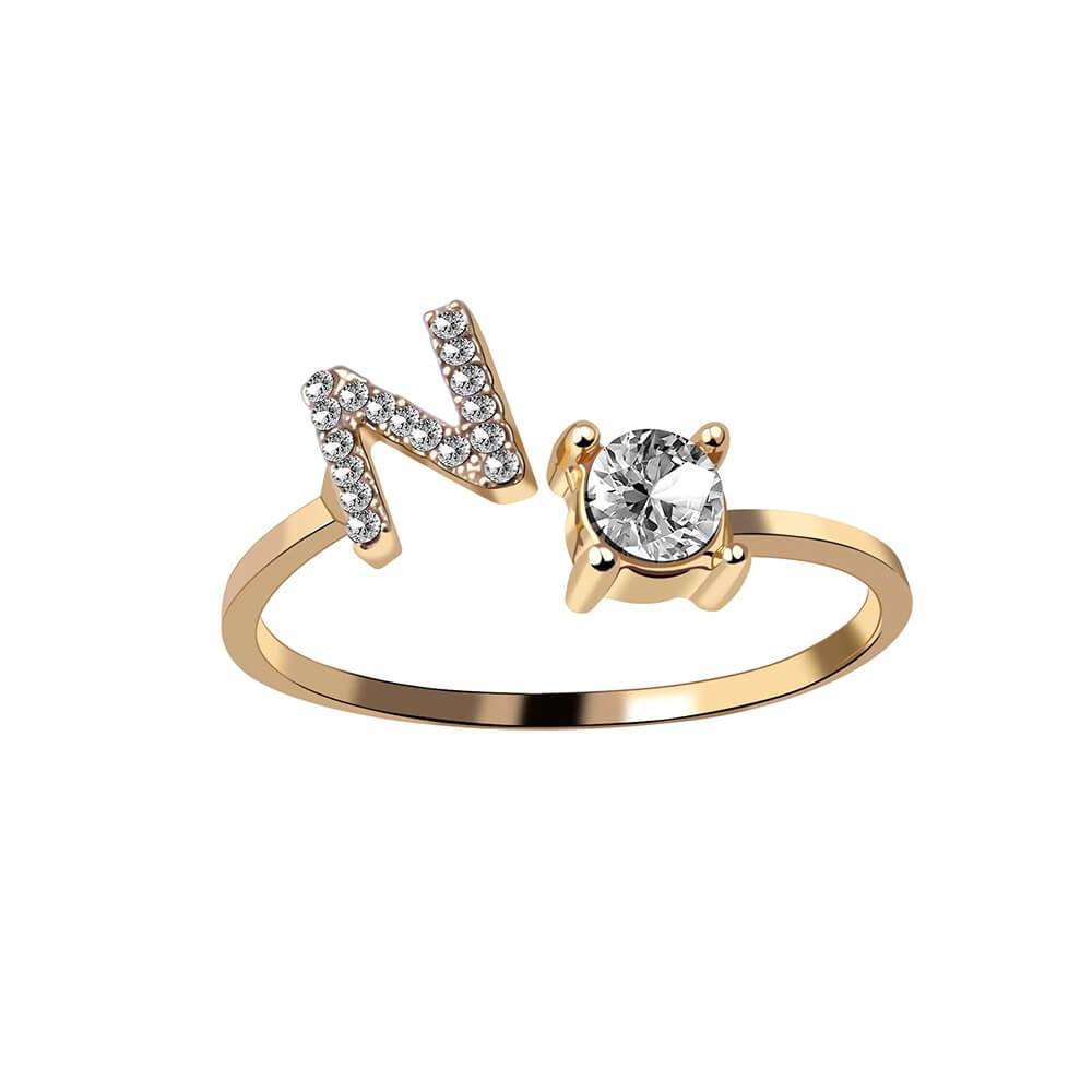 Nyla – Bague com inicial e detalhes brilhantes