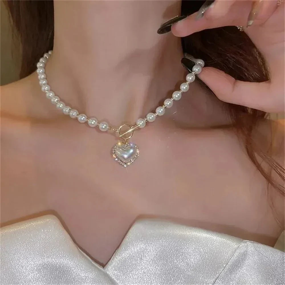 Amara – Colar choker em pérolas