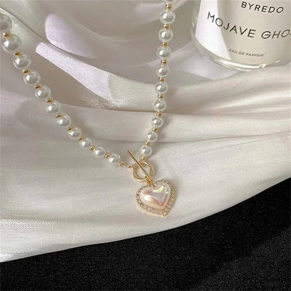 Amara – Colar choker em pérolas
